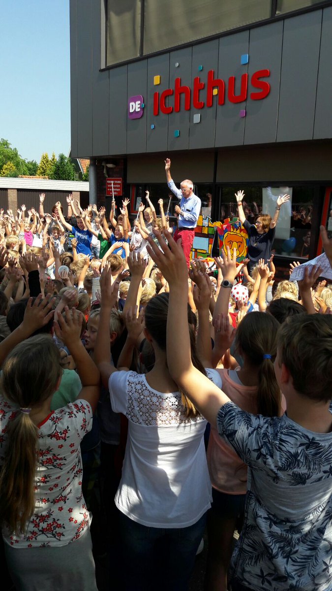 Afscheid van meester Bert Vermaak die na 43 jaar met pensioen gaat!!!