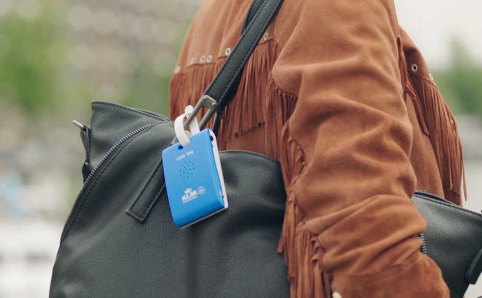 Intelligente KLM-bagagelabel geeft toeristen tips over Amsterdam  marketingonline.nl/nieuws/intelli…