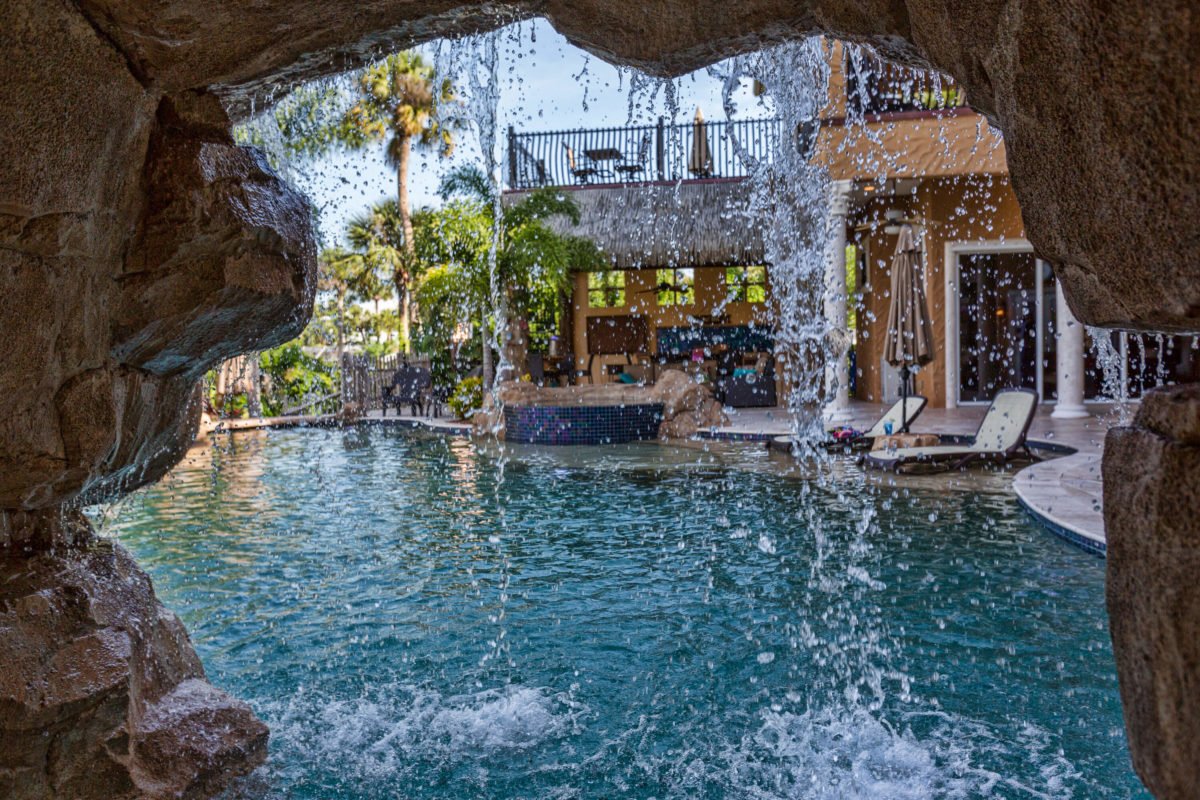 Friday views
hohnepools.com
#CustomPool #FloridaPools #Grotto