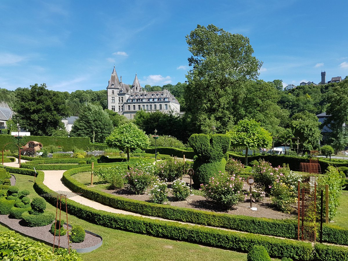travelwecan's tweet photo. È la priva volta che vedo un parco Topiario, questo a #Durbuy è il più grande! #BelgioValloniaTurismo @Belgio_Turismo opera di #Navez https://t.co/Rw53SbOh0E