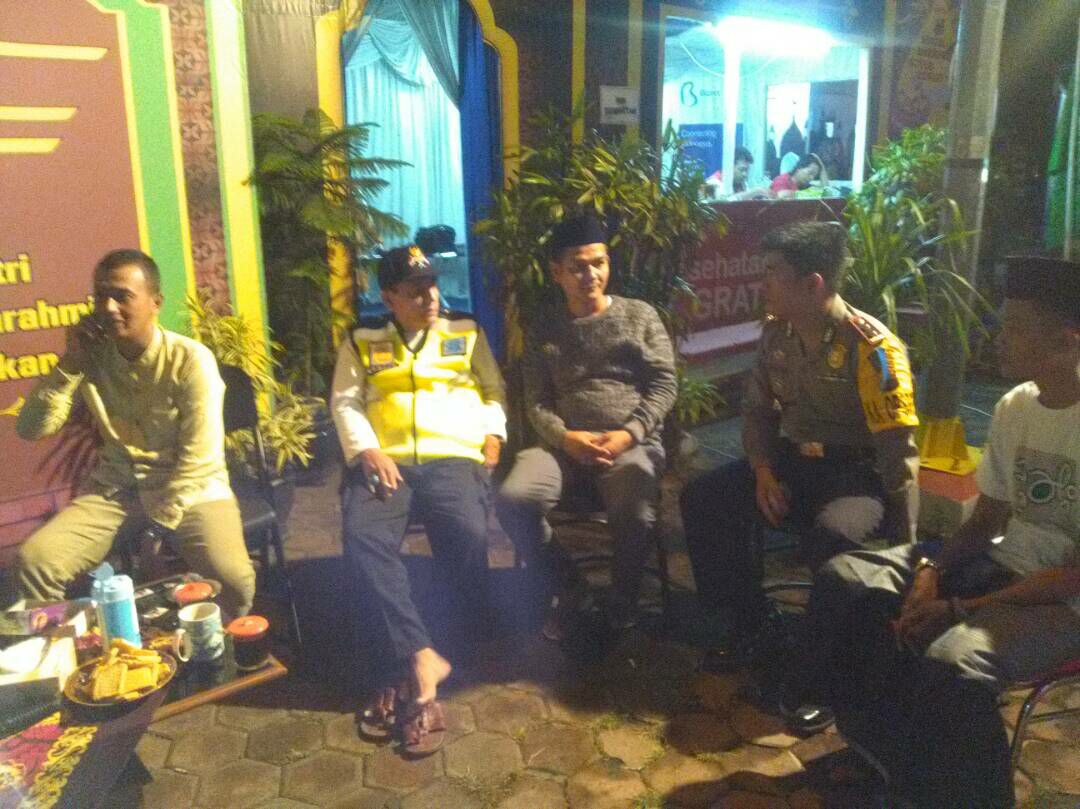 AnsorNews's tweet photo. #PoskoMudikBanser 

Abah Habib Luthfi antusias pada #PoskoMudikBanser https://t.co/sMWZkDdHgc
