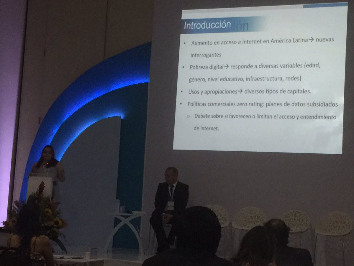 RoxaBarrantes's tweet photo. Daniela UGARTE presentando sobre percepciones sobre zero rating policies #cprlatam2017 https://t.co/fn0fEobmzO