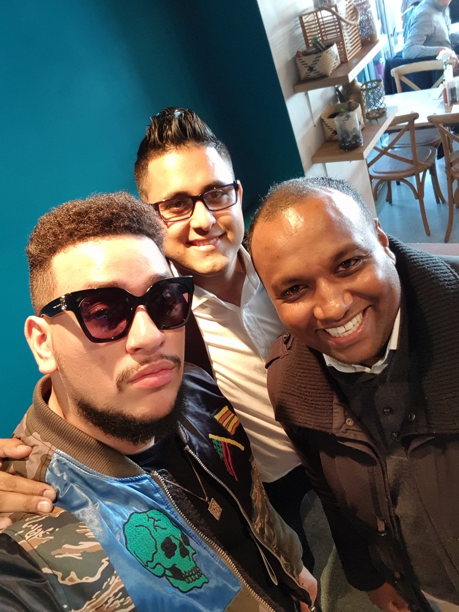 edwardabraham84's tweet photo. @akaworldwide what an awesome moment  to meet this Man. Thank you for taking the selfie too. You made my Friday and weekend https://t.co/0FZxECsKAg