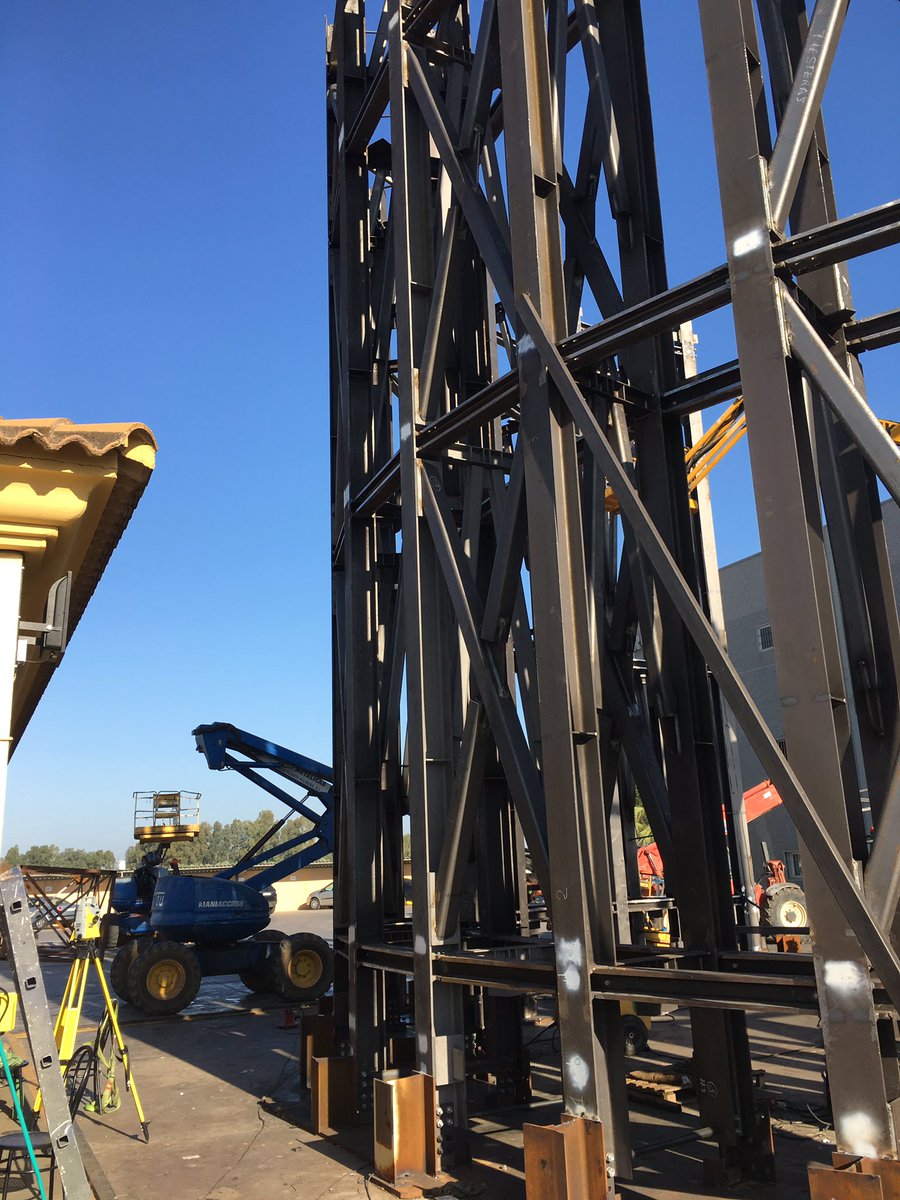 CCG_Topografia's tweet photo. Comprobando estructura metálica para planta NOOR3 de la termo solar en #ouarzazate #marruecos comprobación en fabrica. Fuente Palmera https://t.co/e4Khja4hoM