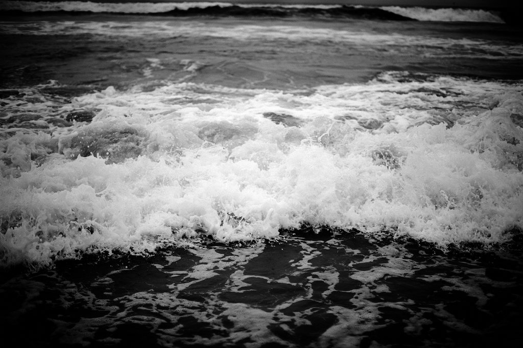 dizd's tweet photo. I can stand in one place on the beach and shoot infinite amounts of film. #Kodak #SO331 #believeinfilm #SummerFilmParty https://t.co/0OVtJsTHH1