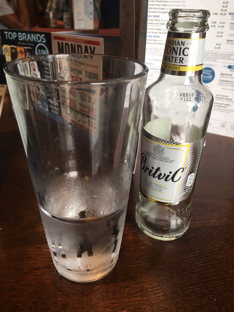Davethedogsdad's tweet photo. @jdwtweet #hopetap #reading how not to serve a G&amp;T!  #fail #nolemon #nostyle.  Wonder if I'm the first to ever order one here?! https://t.co/5wDb3AdsRy