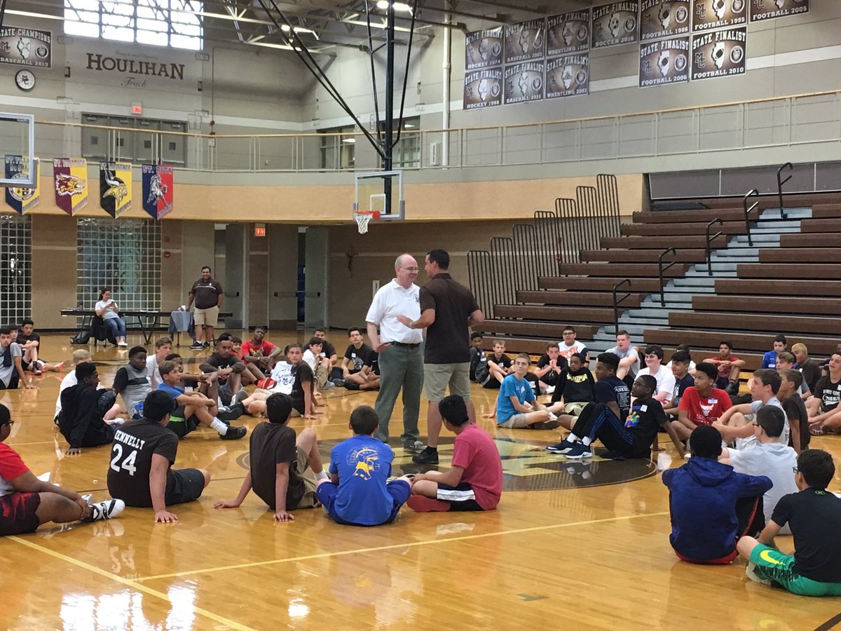 MCHSLatin's tweet photo. Mr. Haggerty vs. @MCHSPavlik in Stand your ground #ExpeditionMC @MountCarmelHS https://t.co/0fn7QaShSr