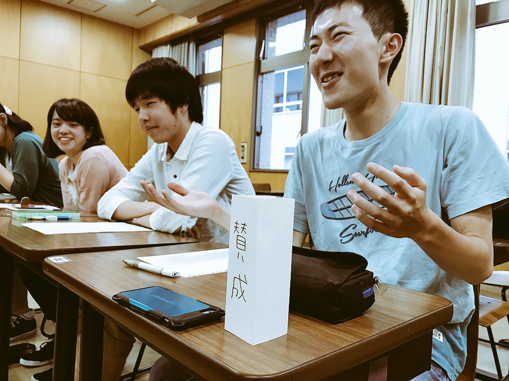 ট ইট র 高崎経済大学ビジネス研究会 今日は 小学校での英語教育は必要か否か についてのディベートを行いました 賛成派と反対派で熱い 議論が交わされ 有意義なディベートとなりました