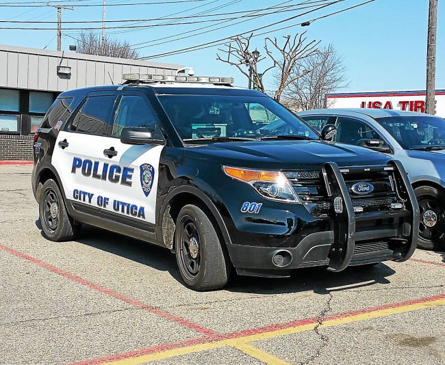 advisorsource's tweet image. Utica Police: Driver of stolen vehicle sent to hospital twice for health-related issues; Dairy Queen doors damaged ow.ly/gZnL30cOfAT