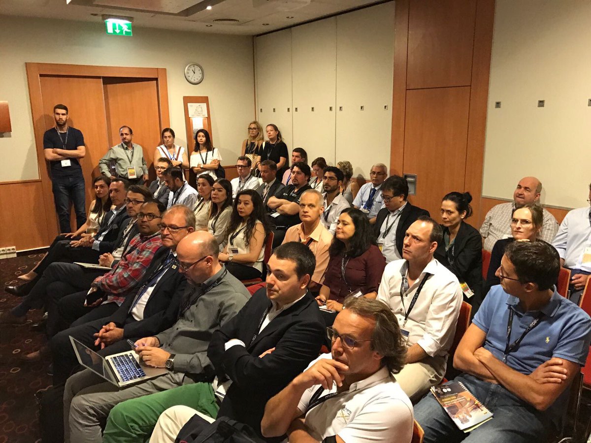 FESSHEurope's tweet photo. Full house of concentration faces for the #SoMe workshop at #fessh2017! Bring on the next...😉 #HandSurgery https://t.co/36a4DQGQoU