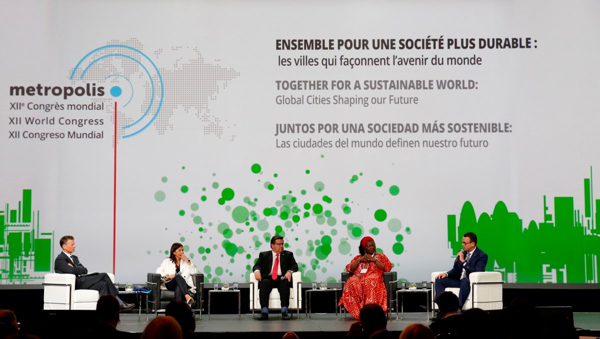 UNFCCC's tweet image. 140 mayors of the world’s largest cities express their commitment to the #ParisAgreement w/ the Montreal Declaration bit.ly/2sJqo5f