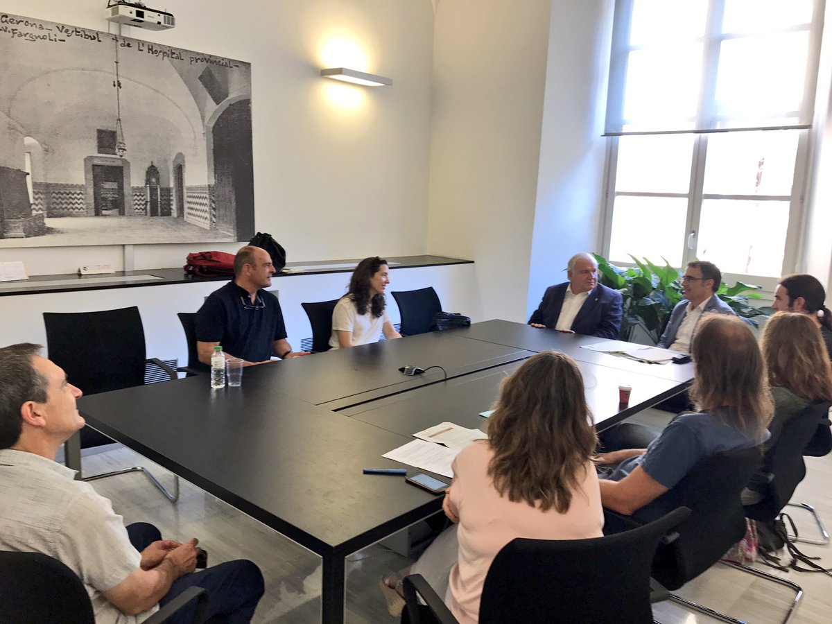 abrunso's tweet photo. Matí d'aprenentatges i compartir:
👉🏻presentació Guia #ProcessosParticipatius @QuimBrugue 
👉🏻experiències #mónLocal
▶️https://t.co/CzHi4u7ks3 https://t.co/66kQtqZbpo