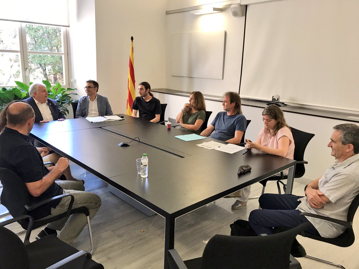 abrunso's tweet photo. Matí d'aprenentatges i compartir:
👉🏻presentació Guia #ProcessosParticipatius @QuimBrugue 
👉🏻experiències #mónLocal
▶️https://t.co/CzHi4u7ks3 https://t.co/66kQtqZbpo