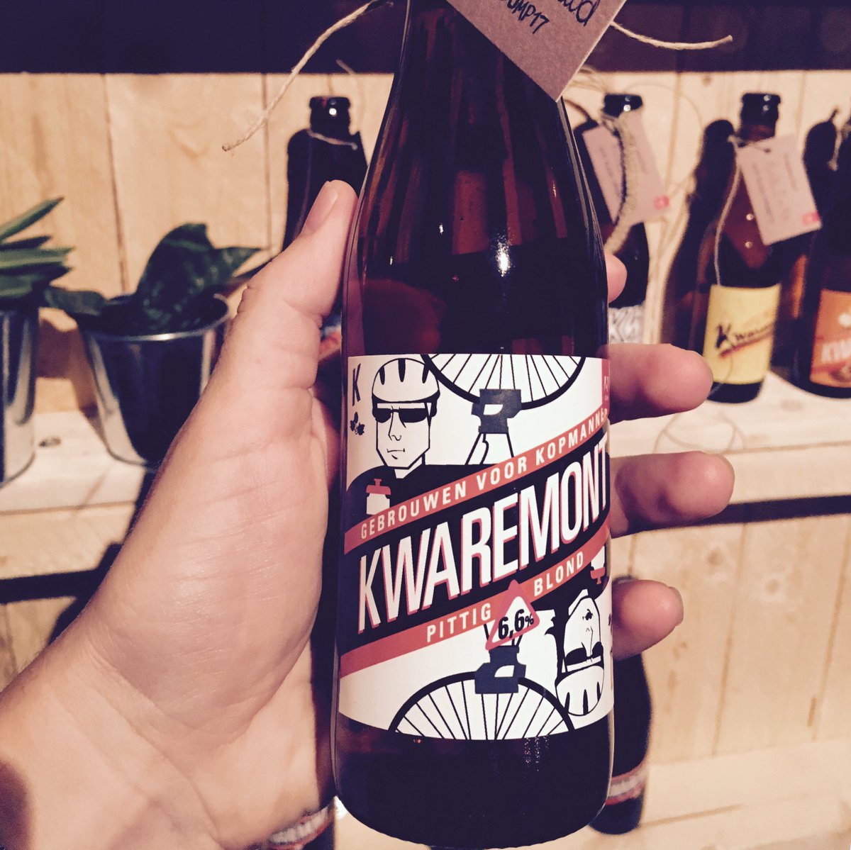 Et voila: onze inzending voor 't nieuwe label van <a href="/KwaremontBier/">Kwaremont</a> aan de <a href="/AdobeBelgium/">Adobe Belgium</a>-stand op #bump17. 🍺 #adobestock 🍺 #kwaremoment 🍺