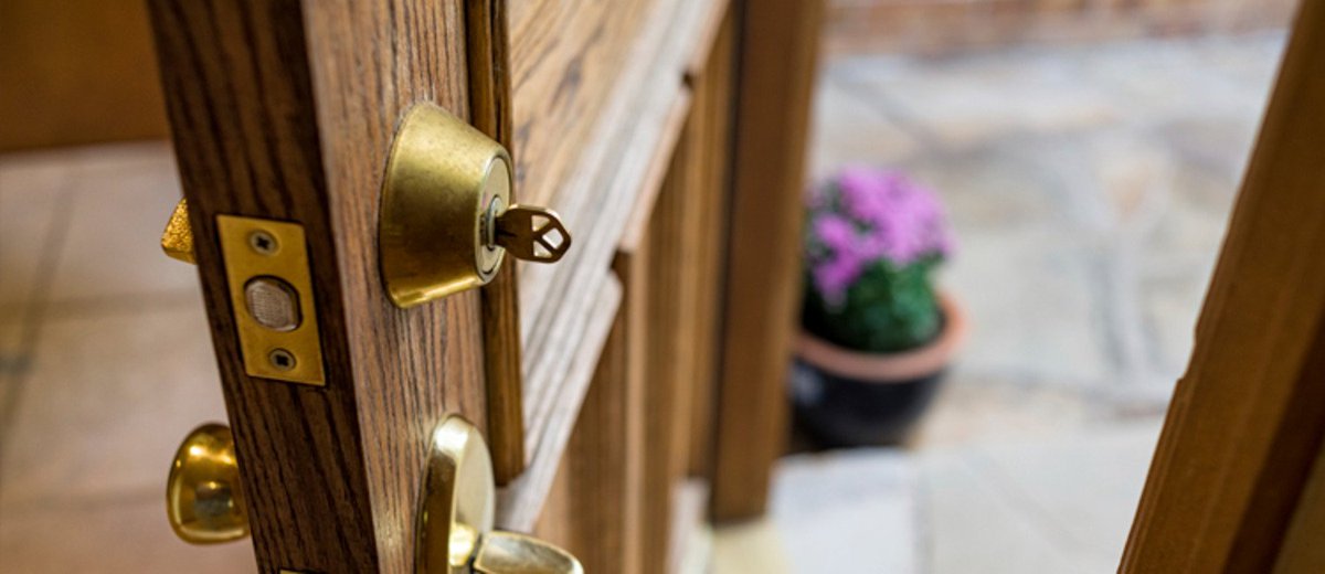 Why Hire a Professional House Sitter over a Family Member? #housesitting bit.ly/2rZhP9n