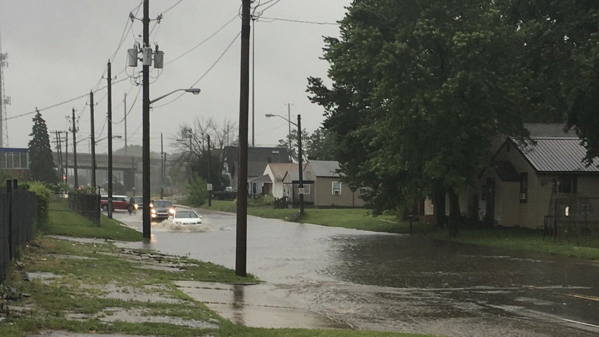 IFD_NEWS's tweet photo. .@IndyDPW called for barricades after cars get stuck in area of Mass Ave &amp; Valley Heavy rains put road under water &amp; make travel unsafe. 💦🚫🛑 https://t.co/ylFjpUZFYZ
