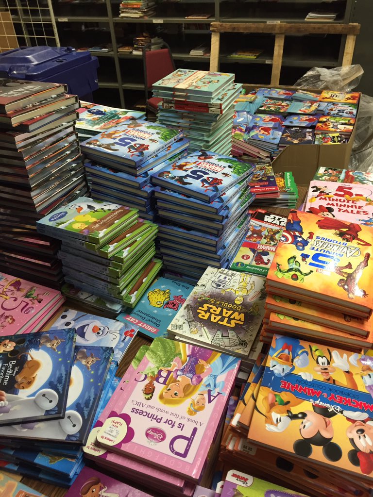 GSCSNews's tweet photo. That is a lot of books for our elementary school classroom libraries! Thanks @sasktelpioneers for the generous donation! #GSCSReads https://t.co/gD5AxsskHI