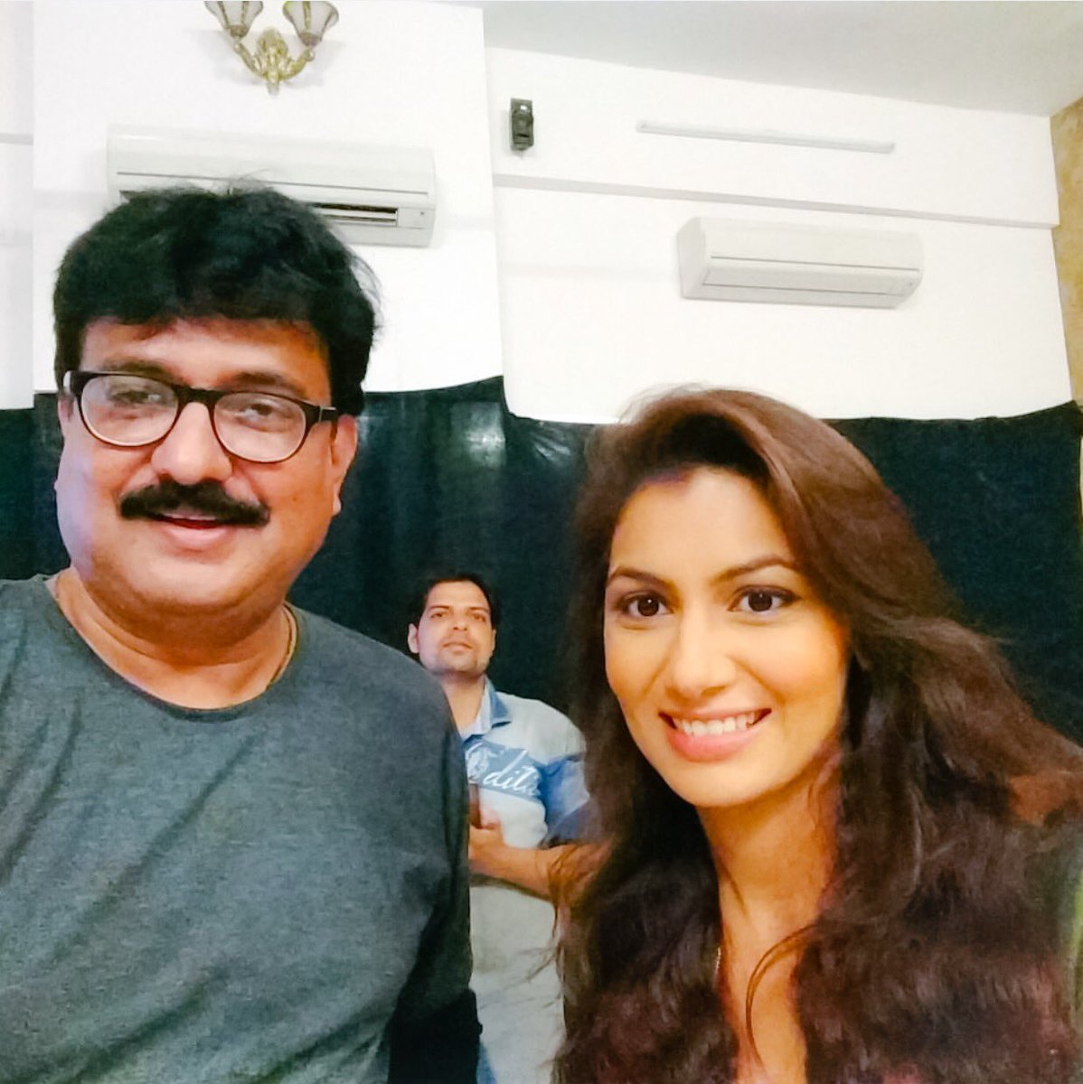 teamsritij's tweet photo. [📸] #TodayTea print shoot ☕️😀
#sritijha #pragya #kumkumbhagya
📷: rajesh2kaul #instagram https://t.co/iQmkngMkNy