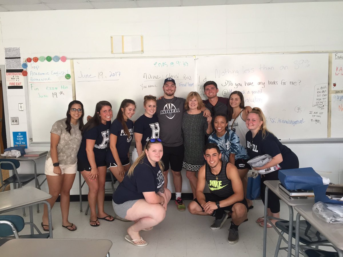 MsDodds_HHS's tweet photo. Congratulations Graduates! Thanks for a great year! Loved being your adviser&amp;teacher. Never stop smiling! #goforthandbegreat @HHS_17_Class https://t.co/gMq56RUUMu
