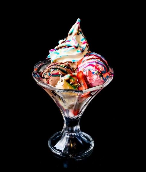 MCRMetrolink's tweet photo. Craving dessert? Then head to @fireworksdsrt in Altrincham! Metrolink customers get 15% off their bill https://t.co/HzgKWtrWhR #MwM https://t.co/eeuh7YVsLd