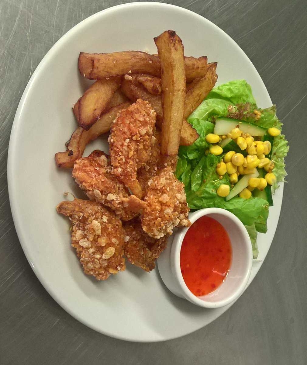 RuskinCafe's tweet photo. Battered chilli prawns, hand cut chips, sweet chilli dip https://t.co/H19RjrDD3c