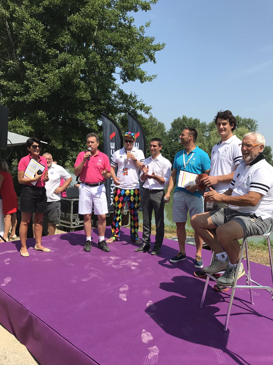 YCUCHERAT's tweet photo. Convivialité au Golf du Gouverneur à l'occasion de l'Ovalgreen, au profit de l'asso Le Petit Monde. Avec @iainbalshaw @smarconnet @AgenceMSP https://t.co/Ex63kKREIH