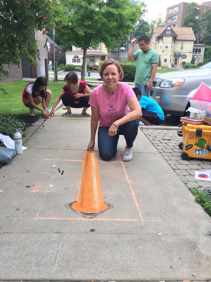 Sidewalk sketches come to life @IdeaXchngART with Chalk artist @JNChaparro Ready for the weekend <a href="/CambridgeSAF/">Cambridge Street Art</a>