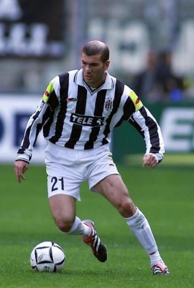 foot11com's tweet photo. "Lorsque j’ai entraîné Zidane à la Juventus en 1999, j’ai réalisé qu’un joueur pouvait être plus important qu’un système."

- Ancelotti. https://t.co/dDOoHxSWhR
