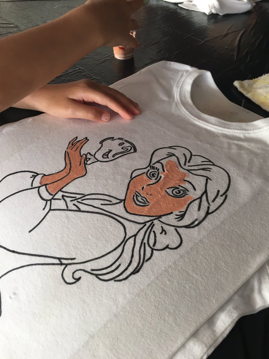 JaneEntwistle's tweet photo. Getting creative T-shirt painting 🎨 #tshirtpainting #miniDesigner https://t.co/zomCRkVvSG