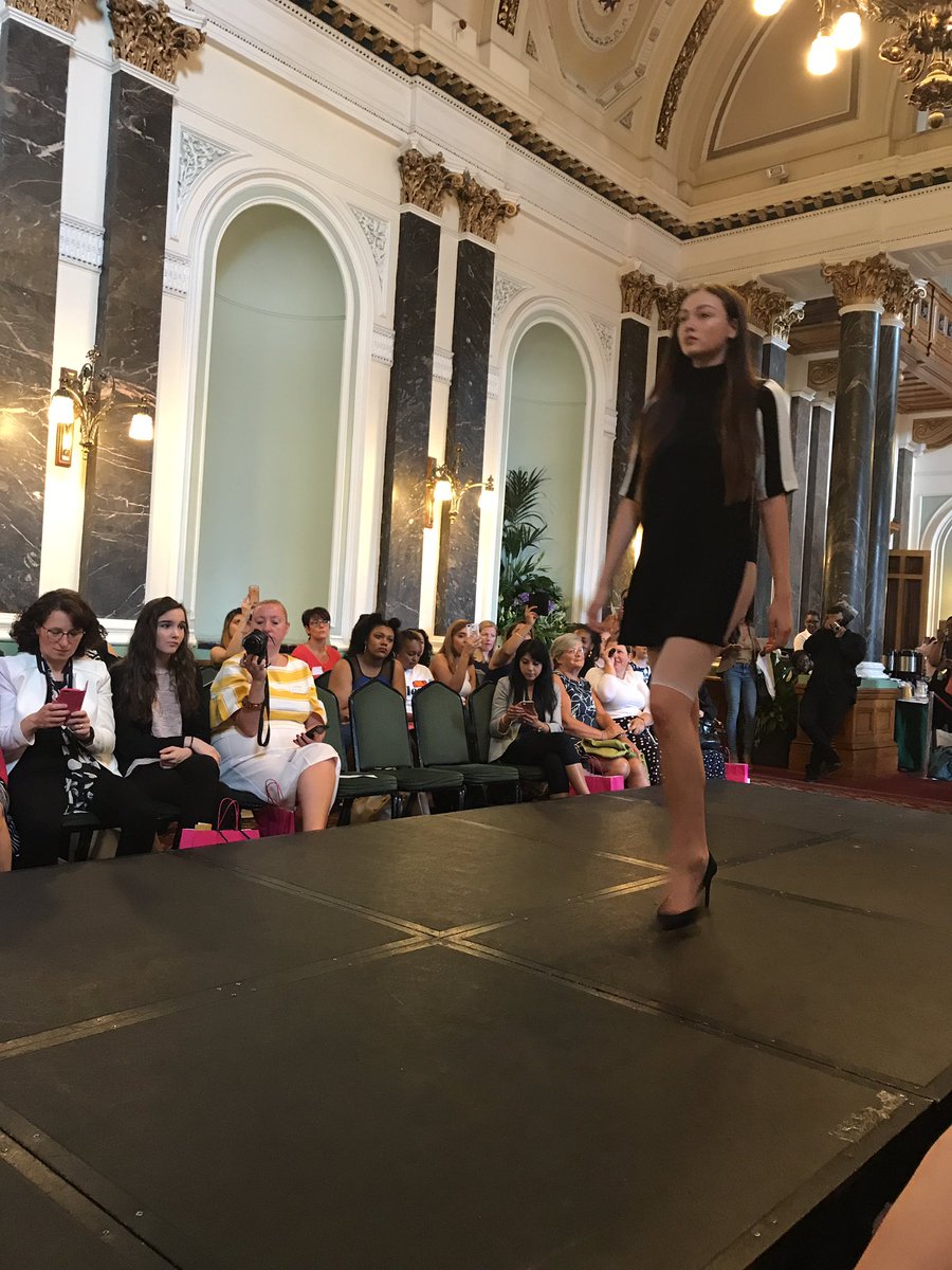 HennaK91's tweet photo. @El_Monet @HeadzUpBusiness BirmighamFashion https://t.co/UJEckQ0DqQ