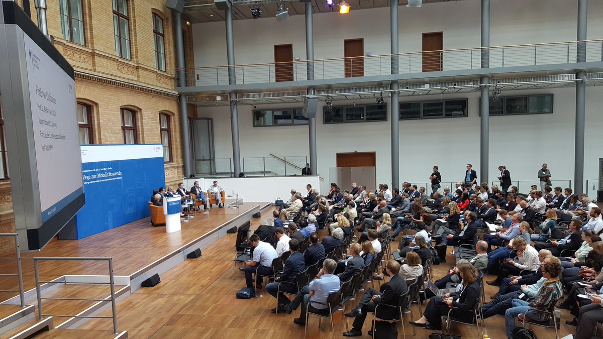 MgA_Ger's tweet photo. Schöne Diskussion zur urbanen Mobilität der Zukunft. @MgA_Ger ist auch dabei und freut sich auf den Austausch am Marktstand. https://t.co/cBIoJdFjR8