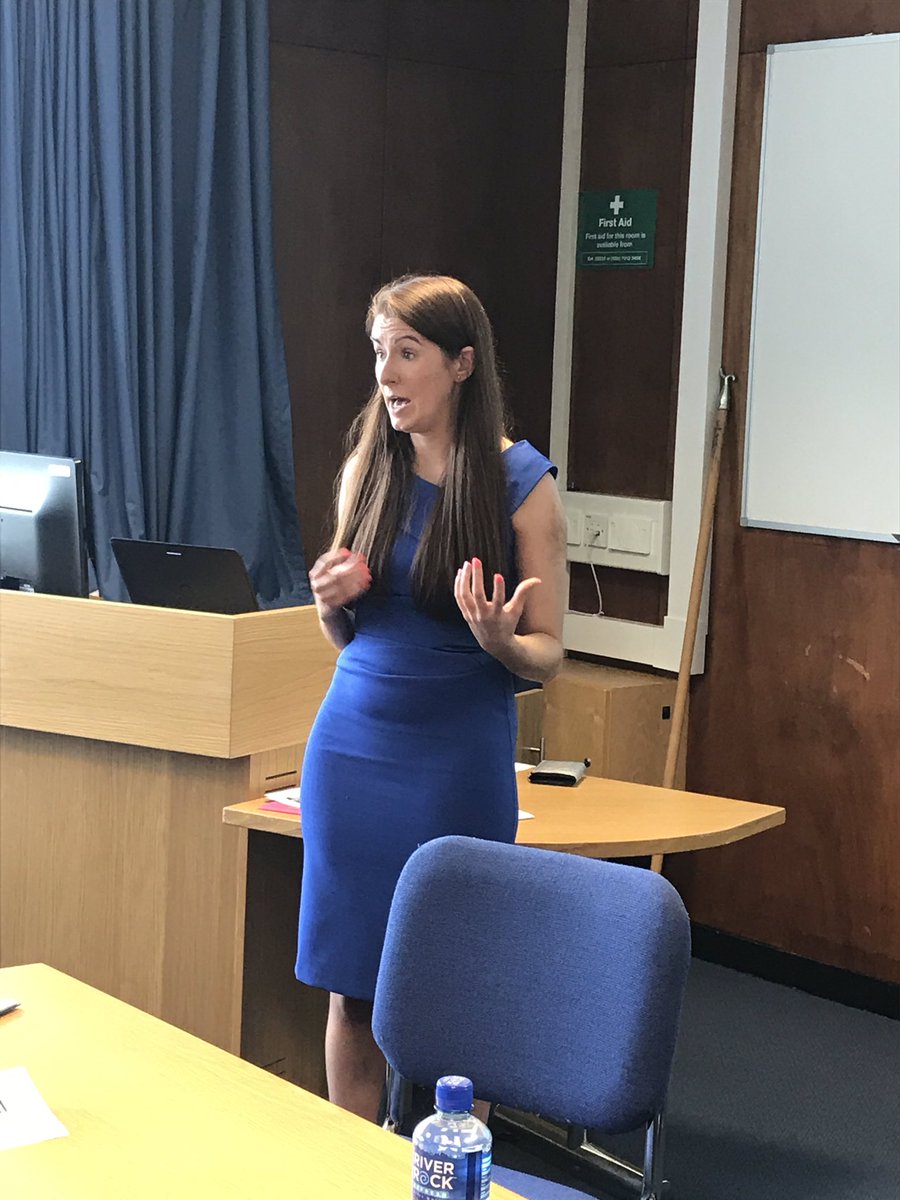 JanetteSheerman's tweet photo. @IfConsulting16 delivering an inspiring session on #buildingPersonas #marketing #idealcustomer @UlsterBizSchool https://t.co/t6yBROrXIT