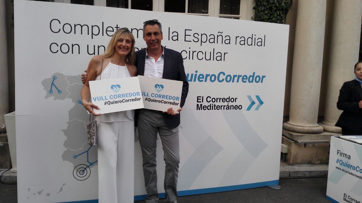 Corredor_Med's tweet photo. Los empresarios del #Penedès se suman a la reivindicación por el #CorredorMediterráneo. Así sonó ayer el #QuieroCorredor desde la #nit17 https://t.co/0qXZvgsLzY