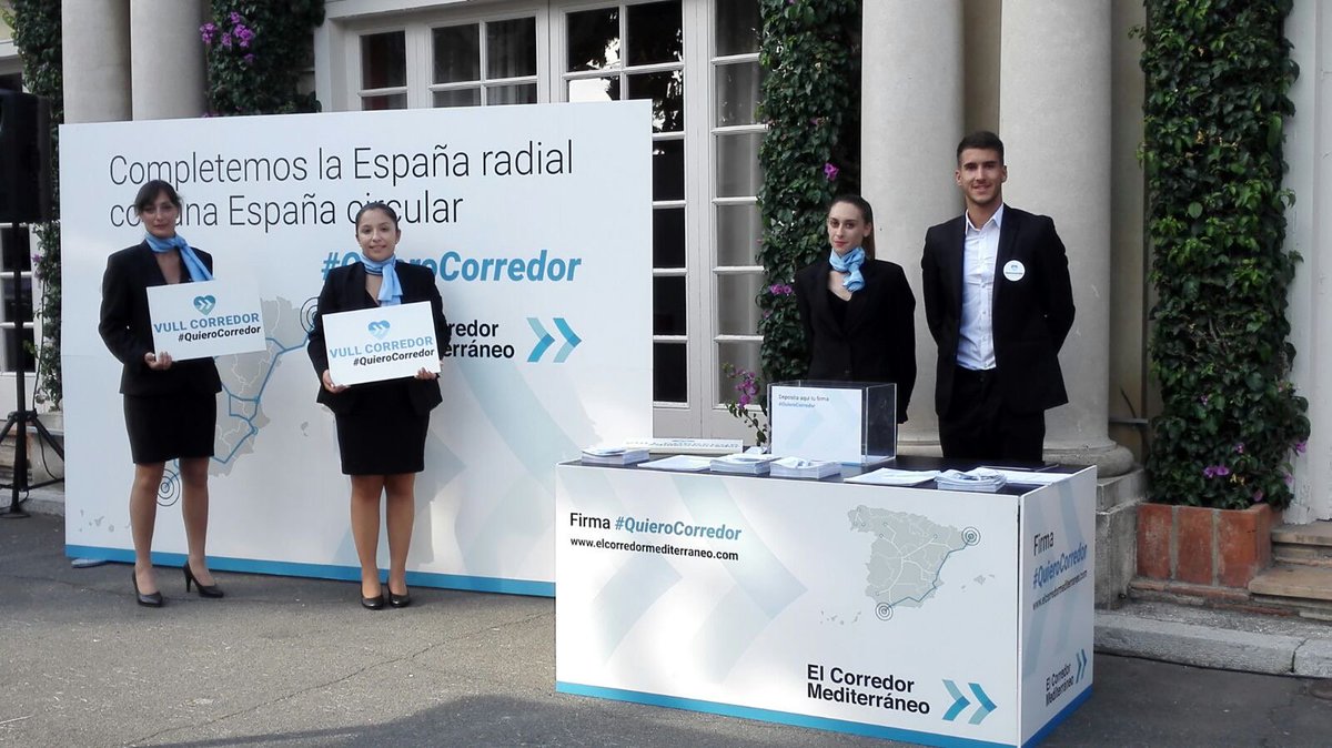Corredor_Med's tweet photo. Los empresarios del #Penedès se suman a la reivindicación por el #CorredorMediterráneo. Así sonó ayer el #QuieroCorredor desde la #nit17 https://t.co/0qXZvgsLzY