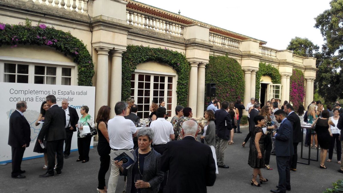 Corredor_Med's tweet photo. Los empresarios del #Penedès se suman a la reivindicación por el #CorredorMediterráneo. Así sonó ayer el #QuieroCorredor desde la #nit17 https://t.co/0qXZvgsLzY