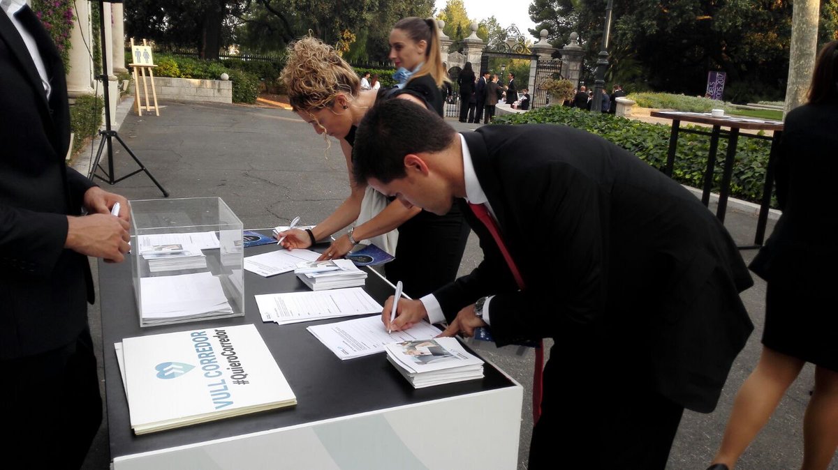 Corredor_Med's tweet photo. Los empresarios del #Penedès se suman a la reivindicación por el #CorredorMediterráneo. Así sonó ayer el #QuieroCorredor desde la #nit17 https://t.co/0qXZvgsLzY