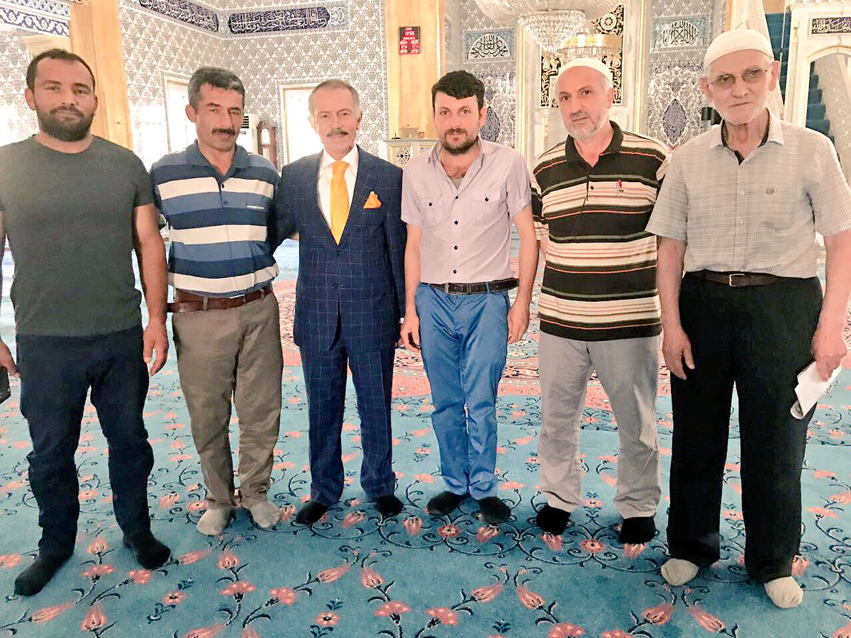 Muradiye Camii'nde Cuma namazı sonrası cemaatimiz ile musafaha yaptık.