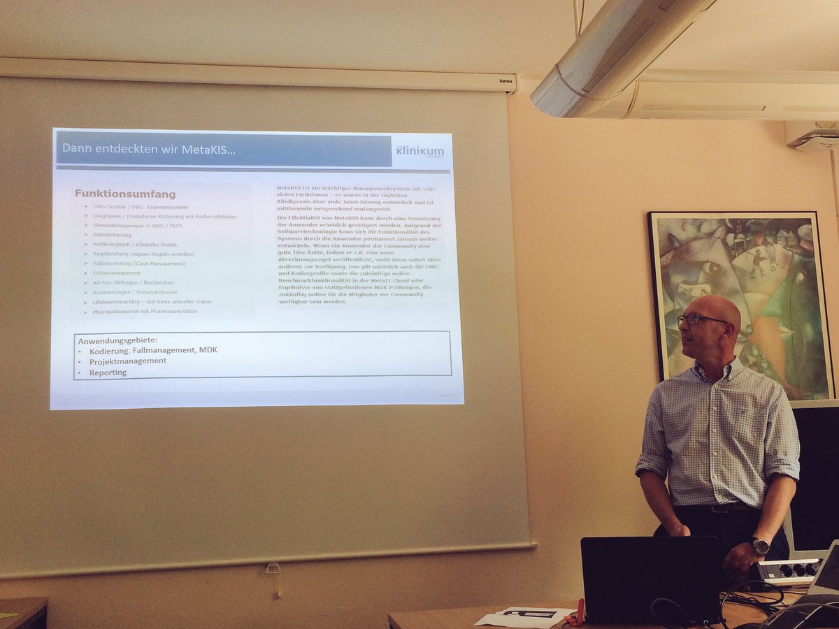 CernerDE's tweet photo. Spannender Vortrag: "Dank #MetaKIS quickt das Med.-Controlling vor (Erlös)Freude". Torsten Kupper berichtet aus dem #KlinikumOsnabrück #SWKT https://t.co/JGi6UATT3d