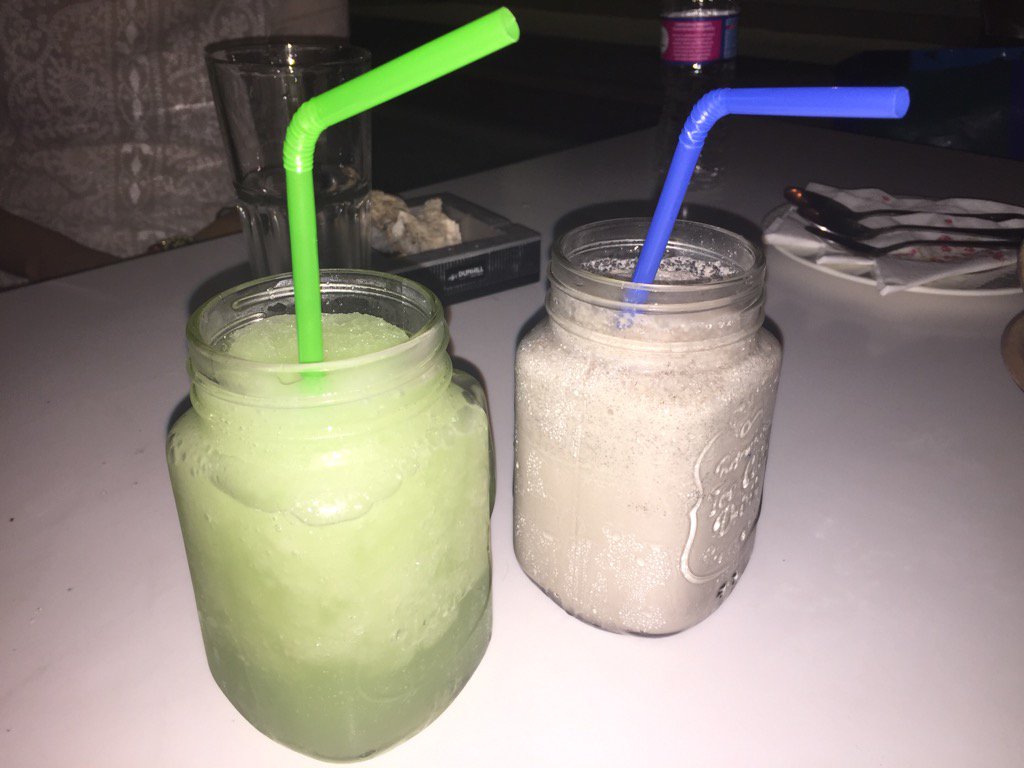 cheenaagha's tweet photo. The delicious @Oreo & Cookie shake along with the Apple shake we had at #CafeLatch #Lahore #Pakistan πͺπ https://t.co/FKC0rJZPjr