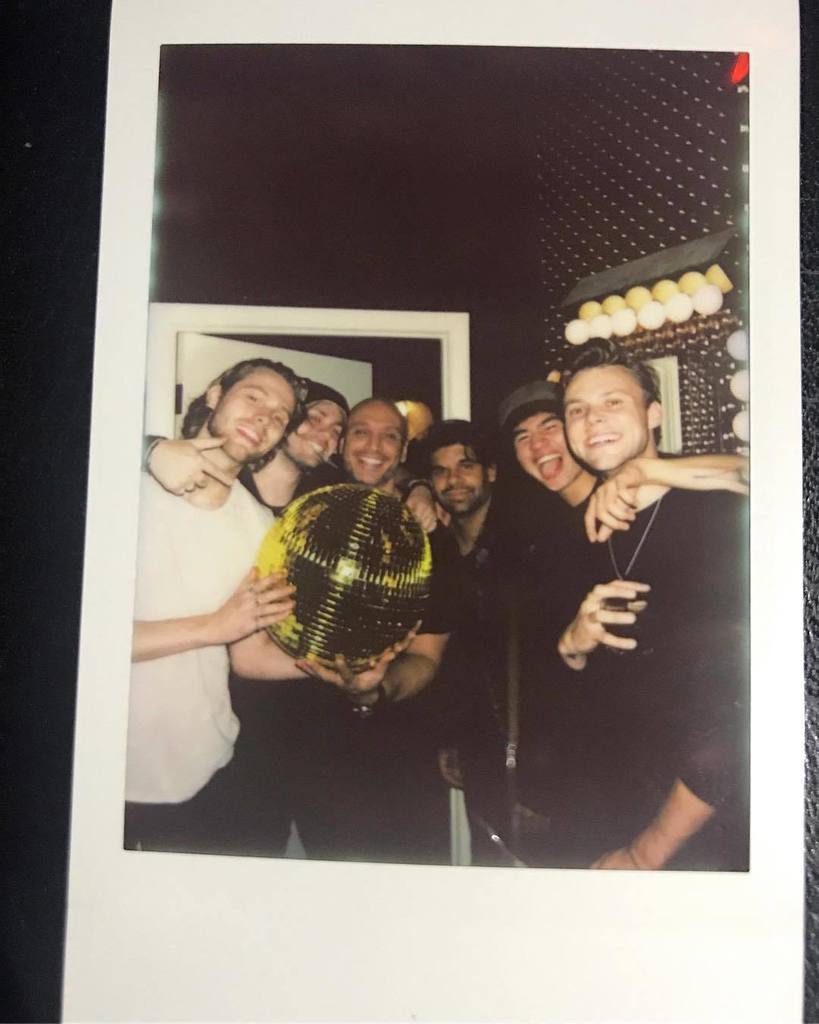 ID5SOSFAMS's tweet image. Happy when i see they together on 1 pict  😁