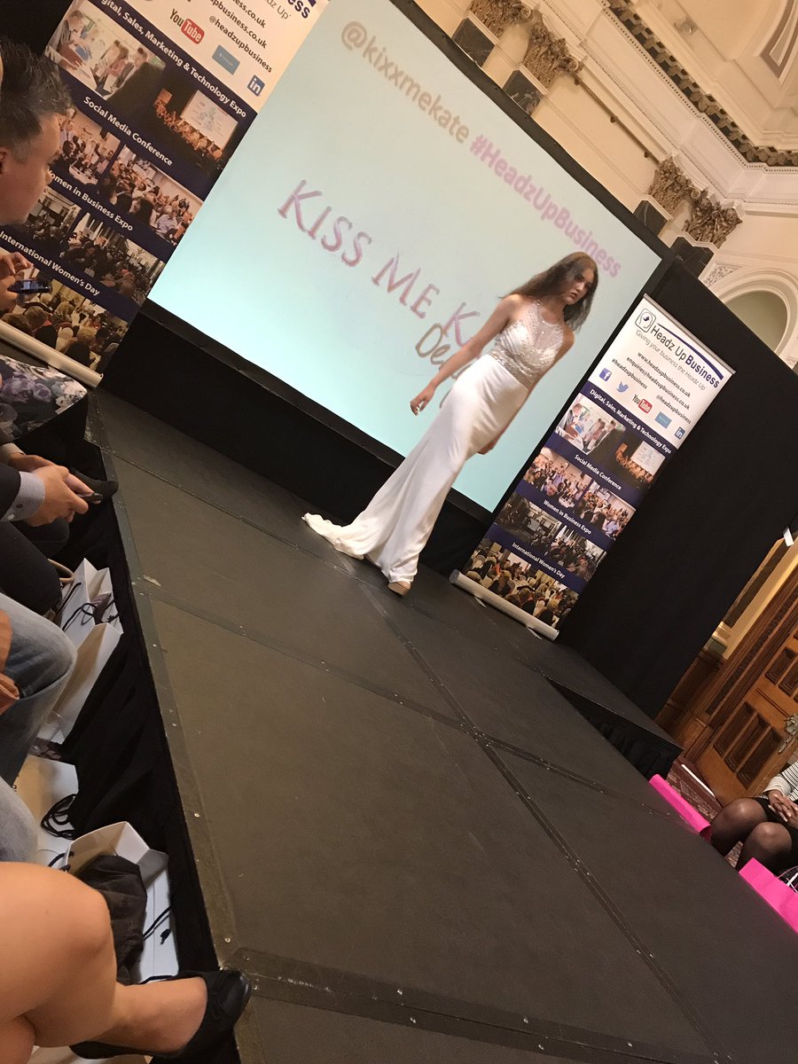 seemtweets's tweet photo. Kiss me Kate designs @HeadzUpBusiness @HennaK91 https://t.co/Y476KkH3Ob