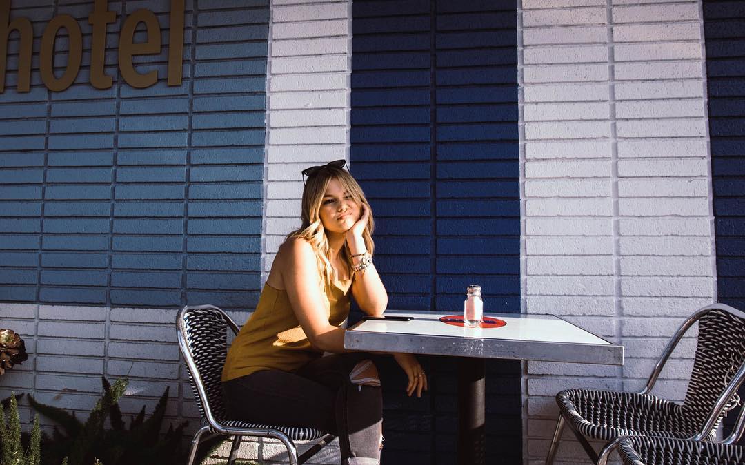 Olivia_HoltFR's tweet photo. #PHOTOS - Olivia le 19 juin à Los Angeles. https://t.co/sad3oE7tFu