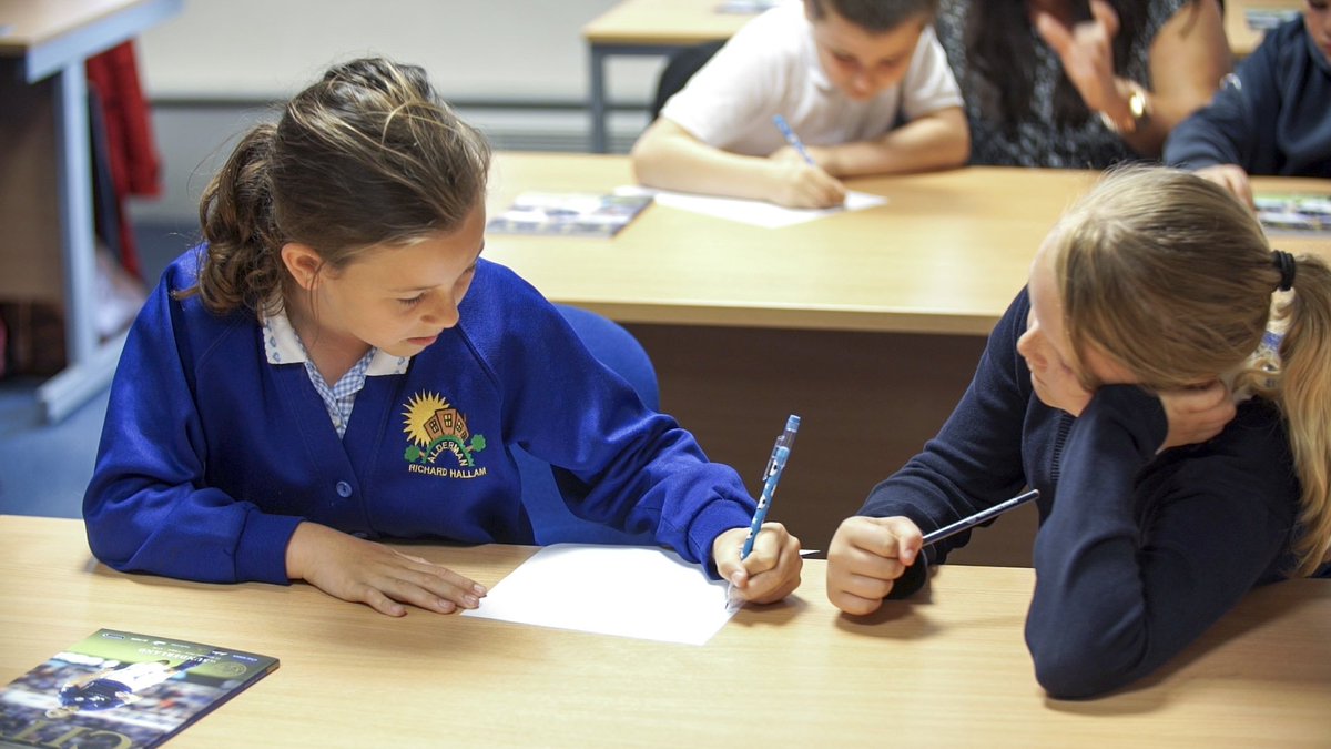 Literacy_Trust's tweet photo. The number of children writing for enjoyment is rising. Ready our new #NationalWritingDay research here: https://t.co/y2UjiUGw5P https://t.co/OzZ1RTZwyM