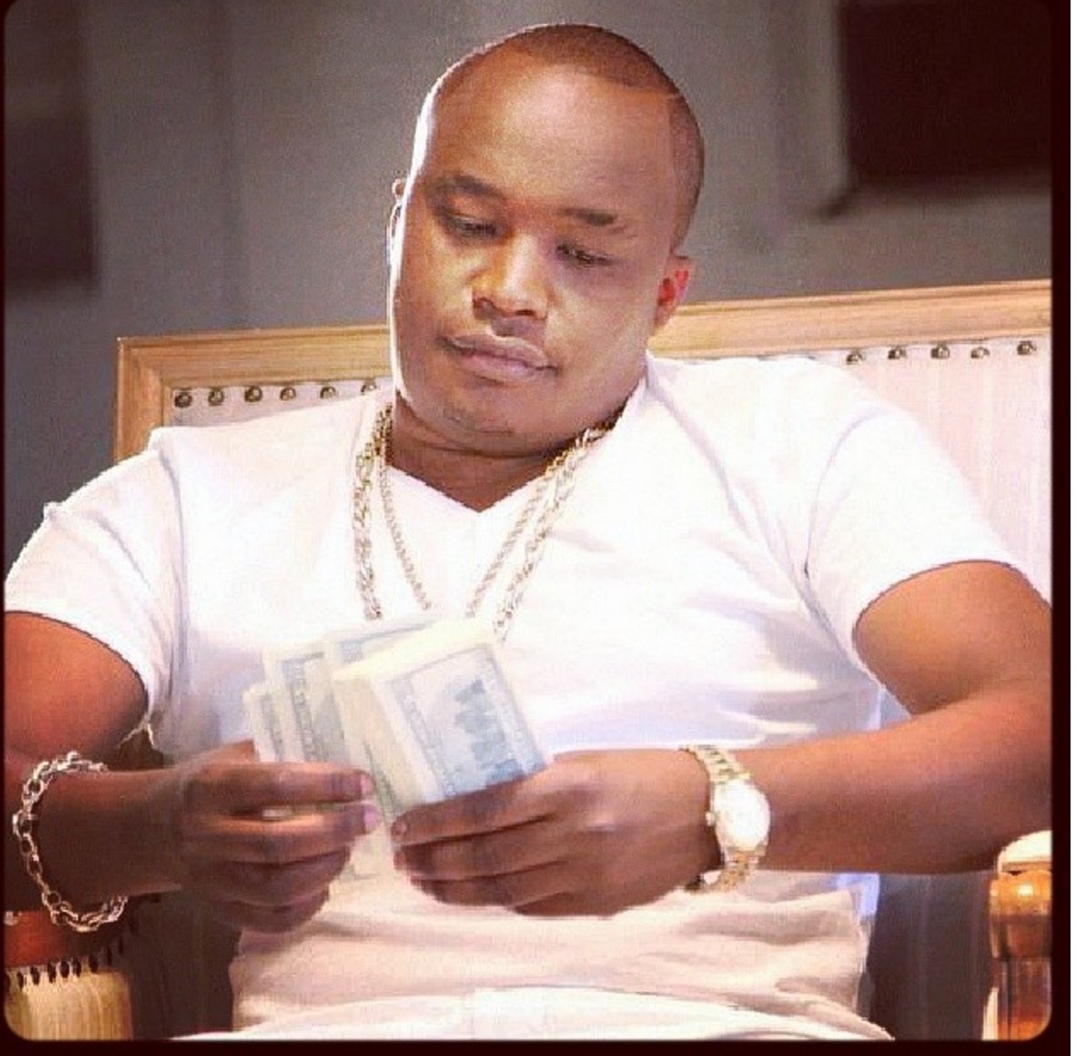 TakeBackNairobi's tweet photo. What is the source of this money?fraud,drugs,con,laundering? https://t.co/ULJxFjahAY