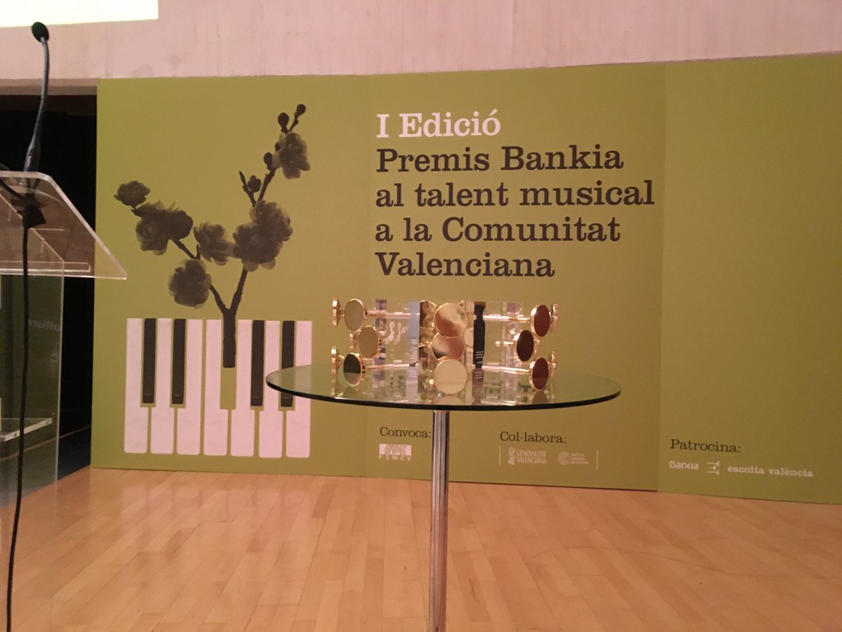FilmacCentre's tweet image. Anoche se entregaron en Valencia los Premios @Bankia al talento musical. Estos son los trofeos y la escenografía que hemos diseñado.