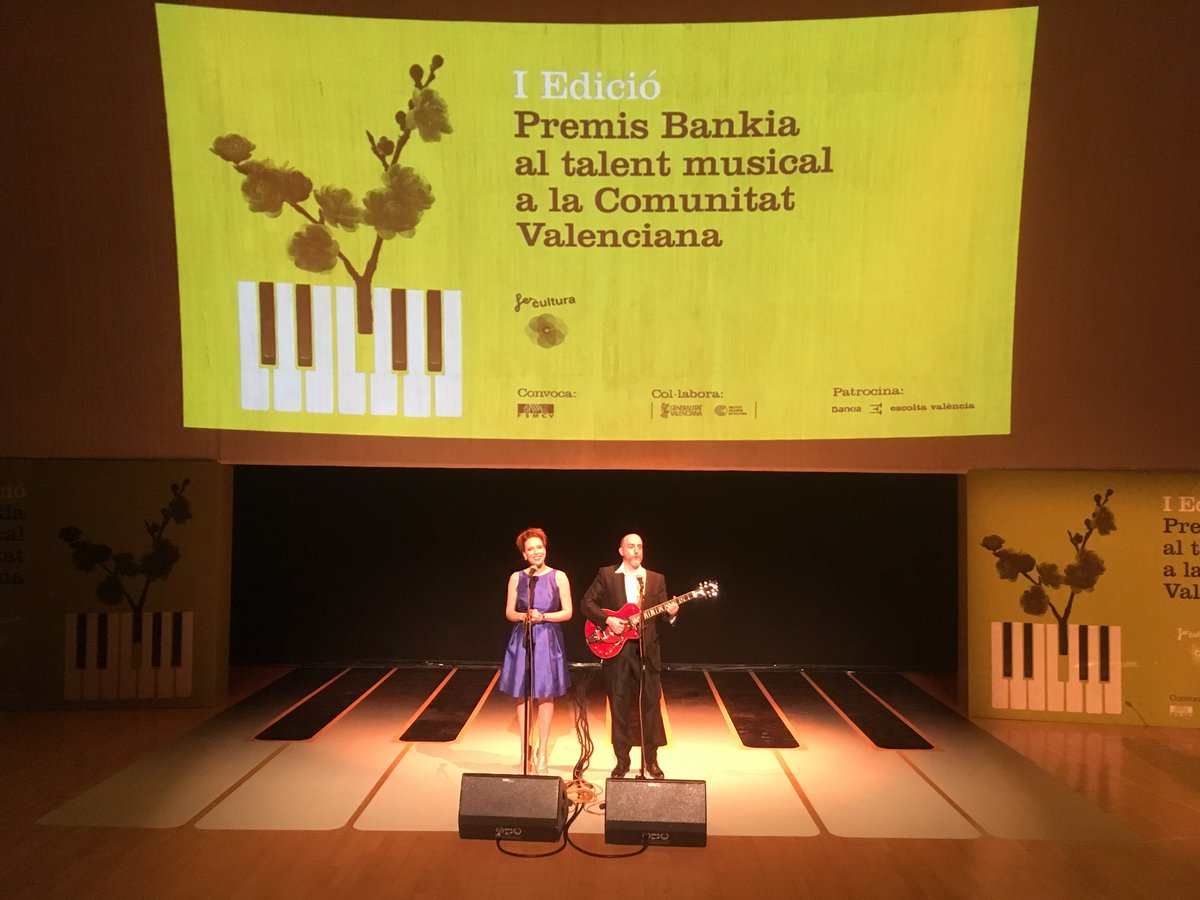 FilmacCentre's tweet image. Anoche se entregaron en Valencia los Premios @Bankia al talento musical. Estos son los trofeos y la escenografía que hemos diseñado.