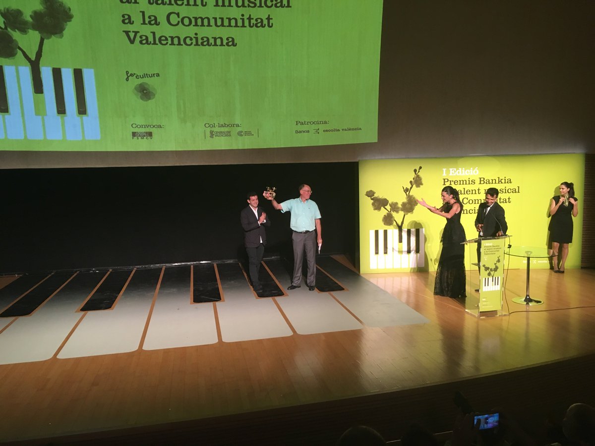 FilmacCentre's tweet image. Anoche se entregaron en Valencia los Premios @Bankia al talento musical. Estos son los trofeos y la escenografía que hemos diseñado.