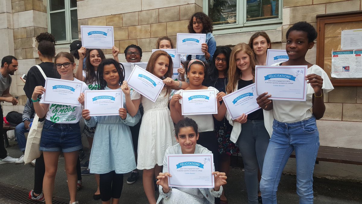 Academie_Paris's tweet photo. #JournéeOlympique 350 élèves inscrits en section sportive scolaire récompensés par un diplôme pour leur engagement 👍🏆😀👏 ! #OlympicDay https://t.co/LNugT7pN2n