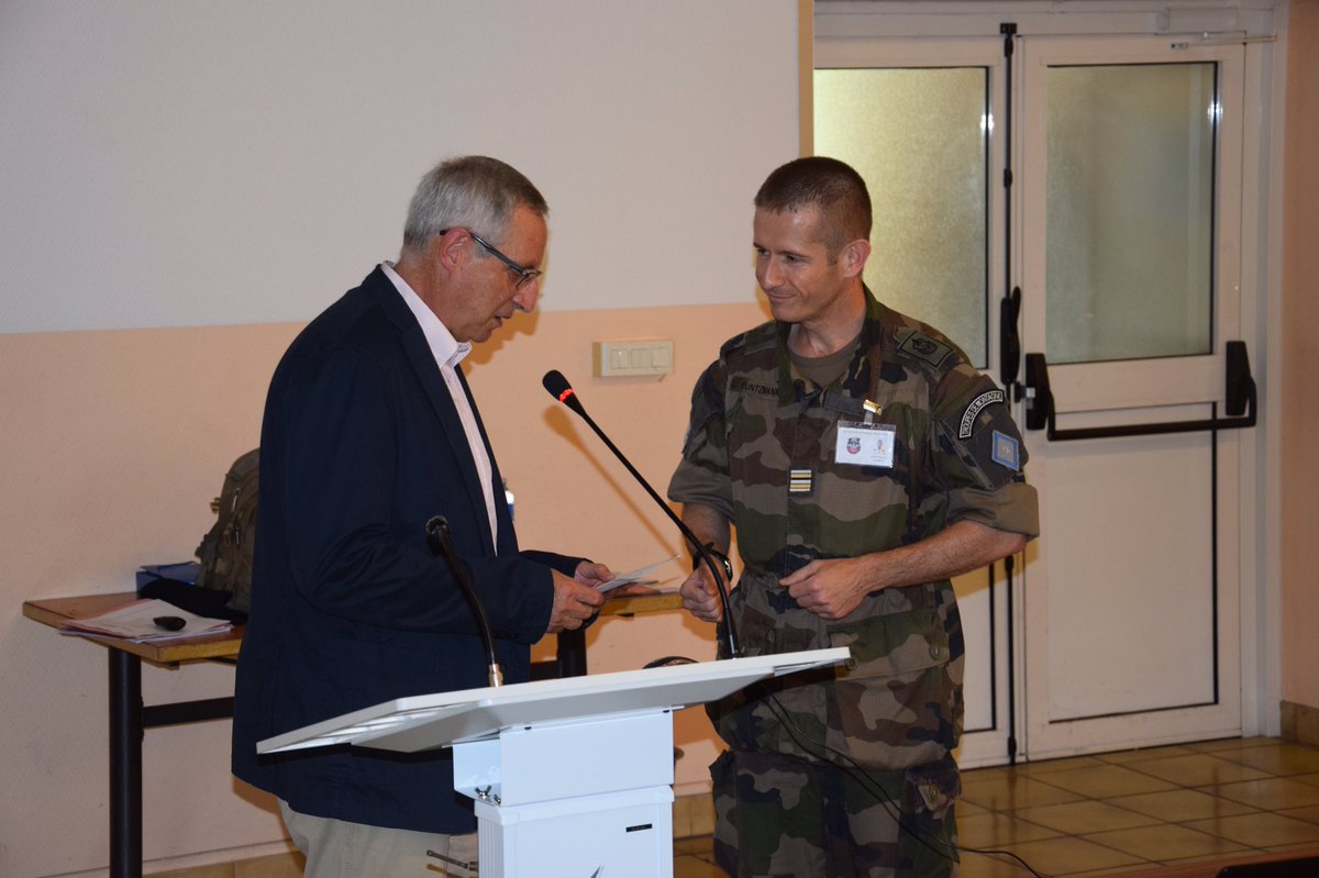 Gouv_mili_Lyon's tweet image. #BLSDay #direct #7RMAT Remise d’un don à l’Entraide Montagne lors de la journée des blessés #AvecNosBlesses