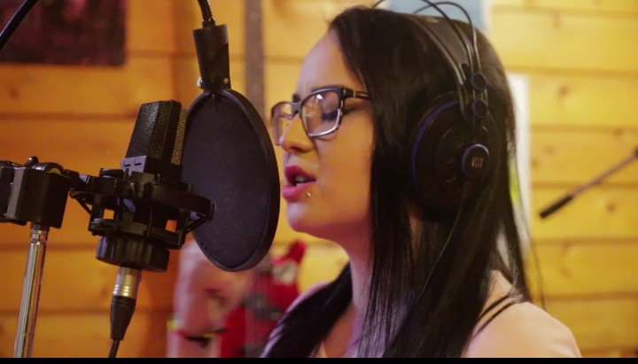 In studio recording my new track "Σκιές" and making it official video clip!
Check it out: youtube.com/watch?v=xFRZSg…